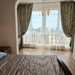 Фото Отель Просторная трехкомнатная квартира с видом на море!