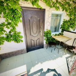 Номер стандарт с 1 односпальной и 1 двуспальной кроватью