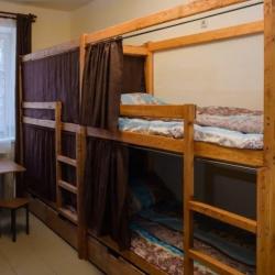 Кровать в 6-местном общем номере