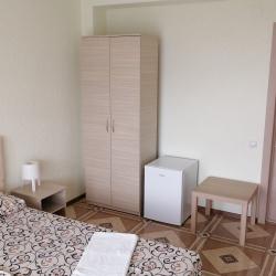 Комната стандарт с 2 односпальными и 1 двуспальной кроватью №11