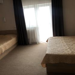 Номер стандарт семейный с 2 двуспальными кроватями