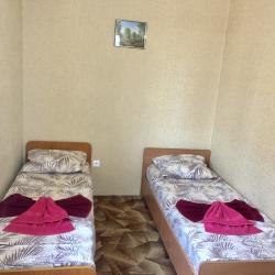 2-комнатная комната улучшенная с 4 односпальными кроватями