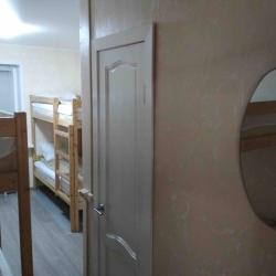 Кровать в 6-местном общем мужском номере