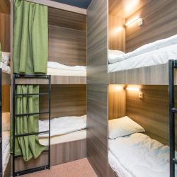 Кровать в 8-местном общем номере (без окна)