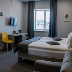 3-местный номер комфорт улучшенный с 1 односпальной и 1 двуспальной кроватью