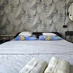 Номер эконом Ренессанс (общие удобства)