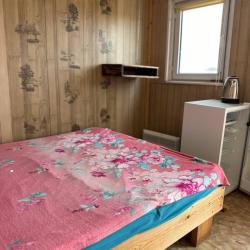 Коттедж эконом с 2 односпальными и 2 двуспальными кроватями