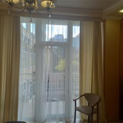 Номер комфорт с 1 двуспальной кроватью с балконом (вид на горы, кипарисы)