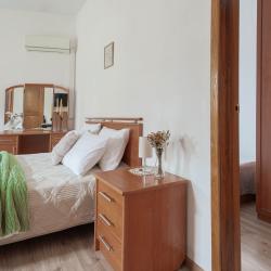 2-комнатные апартаменты улучшенные Двухкомнатные апартаменты у Храма Ильи Пророка, на втором этаже