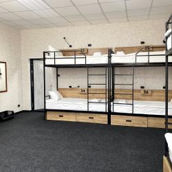 Кровать в 12-местном общем номере