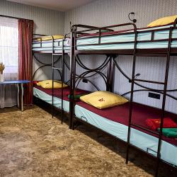 Кровать в 6-местном общем номере Азербайджан (общие удобства)