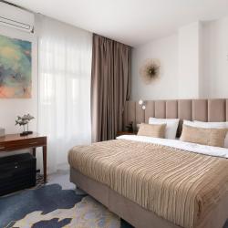 Фото V hotel & Rooftop lounge (В отель)