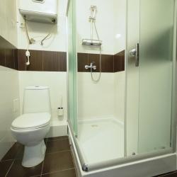 2-местный номер стандарт улучшенный с 1 двуспальной кроватью