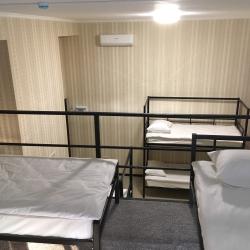 Кровать в 8-местном общем женском номере