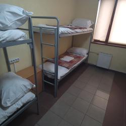 Кровать в 8-местном общем женском номере