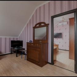 2-комнатный номер стандарт с 1 двуспальной кроватью и диваном