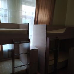 Кровать в 8-местном мужском номере