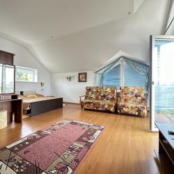 1-комнатный номер полулюкс комфорт с 1 односпальной и 1 двуспальной кроватью (мансарда)