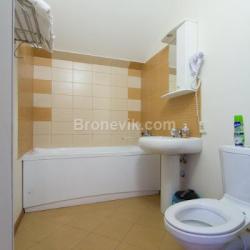 Номер стандарт с 1 односпальной и 1 двуспальной кроватью