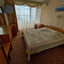 Номер стандарт с 1 двуспальной кроватью