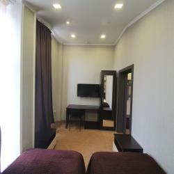 Номер улучшенный семейный с 4 односпальными кроватями