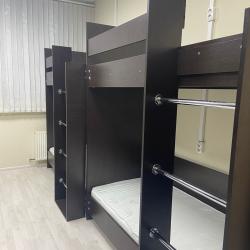 Кровать в 10-местном общем женском номере