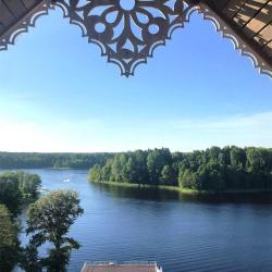 Просторный люкс с видом на озеро