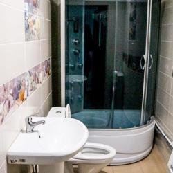 Кровать в 6-местном общем номере