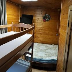 Коттедж стандарт с 1 двуспальной кроватью и 1 двухъярусной кроватью
