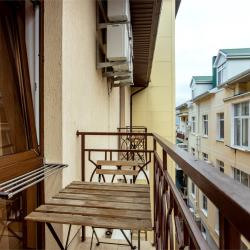 Номер стандарт с двуспальной кроватью и балконом