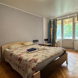 Фото Апартаменты Истомáн | Добротная Евродвушка в Центре