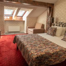 Номер стандарт улучшенный с 1 двуспальной кроватью (мансарда)