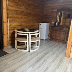 Номер люкс с 1 односпальной и 1 двуспальной кроватью