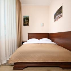 Номер стандарт с 1 двуспальной кроватью