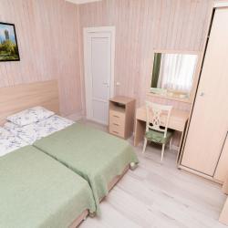 Номер стандарт с 2 односпальными кроватями (деревянный коттедж)