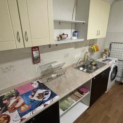 3-местный номер стандарт с 1 односпальной и 1 двуспальной кроватью с общей ванной комнатой