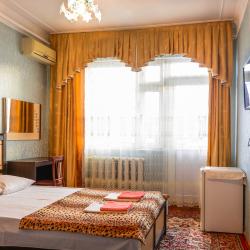 3-местный номер стандарт с 1 односпальной и 1 двуспальной кроватью