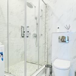 Фото Апартаменты АртАпарт на улице Разведчика Ахмерова 9