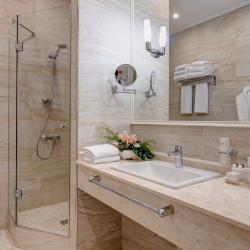 Номер стандарт улучшенный с 1 двуспальной кроватью