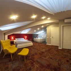 2-местный номер комфорт с 1 двуспальной кроватью (мансарда)