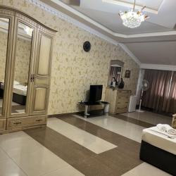 Номер стандарт с 1 односпальной и 1 двуспальной кроватью