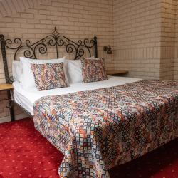 Номер стандарт с 1 двуспальной кроватью (мансарда)