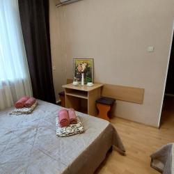 Комната стандарт с 1 односпальной и 1 двуспальной кроватью