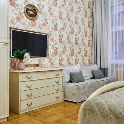Фото Отель FlatStay Некрасова 60 | Большая 3шка в красивом доме с историей. С эркером, камином, высокими потолками и балконом