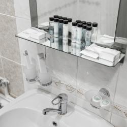 4-местный 2-комнатный номер улучшенный с 2 односпальными и 1 двуспальной кроватью