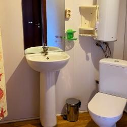 Коттедж эконом с 4 односпальными кроватями