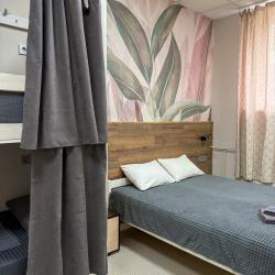 Номер семейный с 1 двуспальной и 1 двухъярусной кроватями