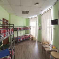 Кровать в 4-местном общем женском номере