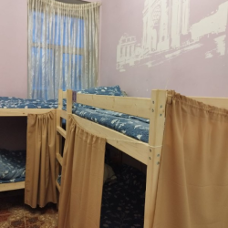 Кровать в 8-местном общем номере