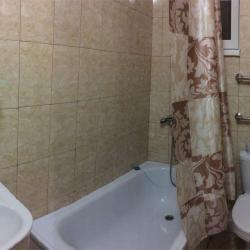 Комната стандарт с 1 односпальной и 1 двуспальной кроватью с балконом